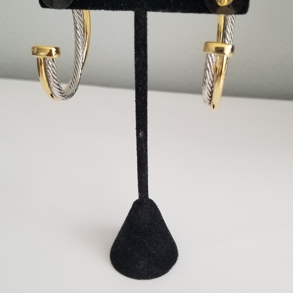 Beautiful two tone earrings. - Picture 4 of 4